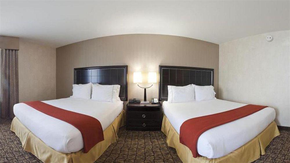 Holiday Inn Express & Suites Alexandria - Fort Belvoir By Ihg Eksteriør billede