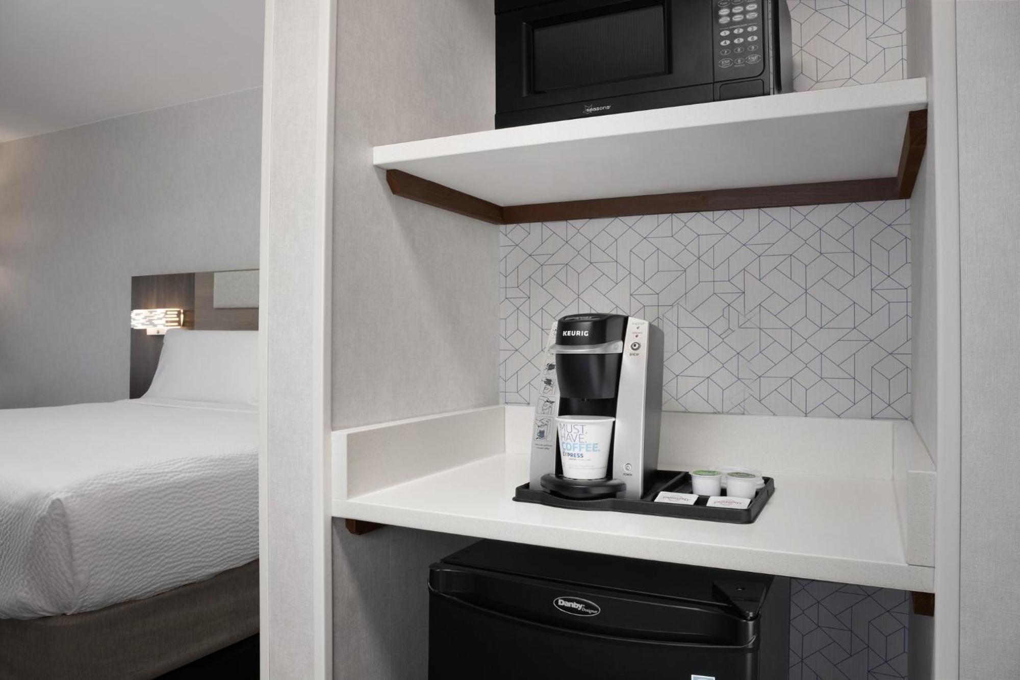 Holiday Inn Express & Suites Alexandria - Fort Belvoir By Ihg Eksteriør billede