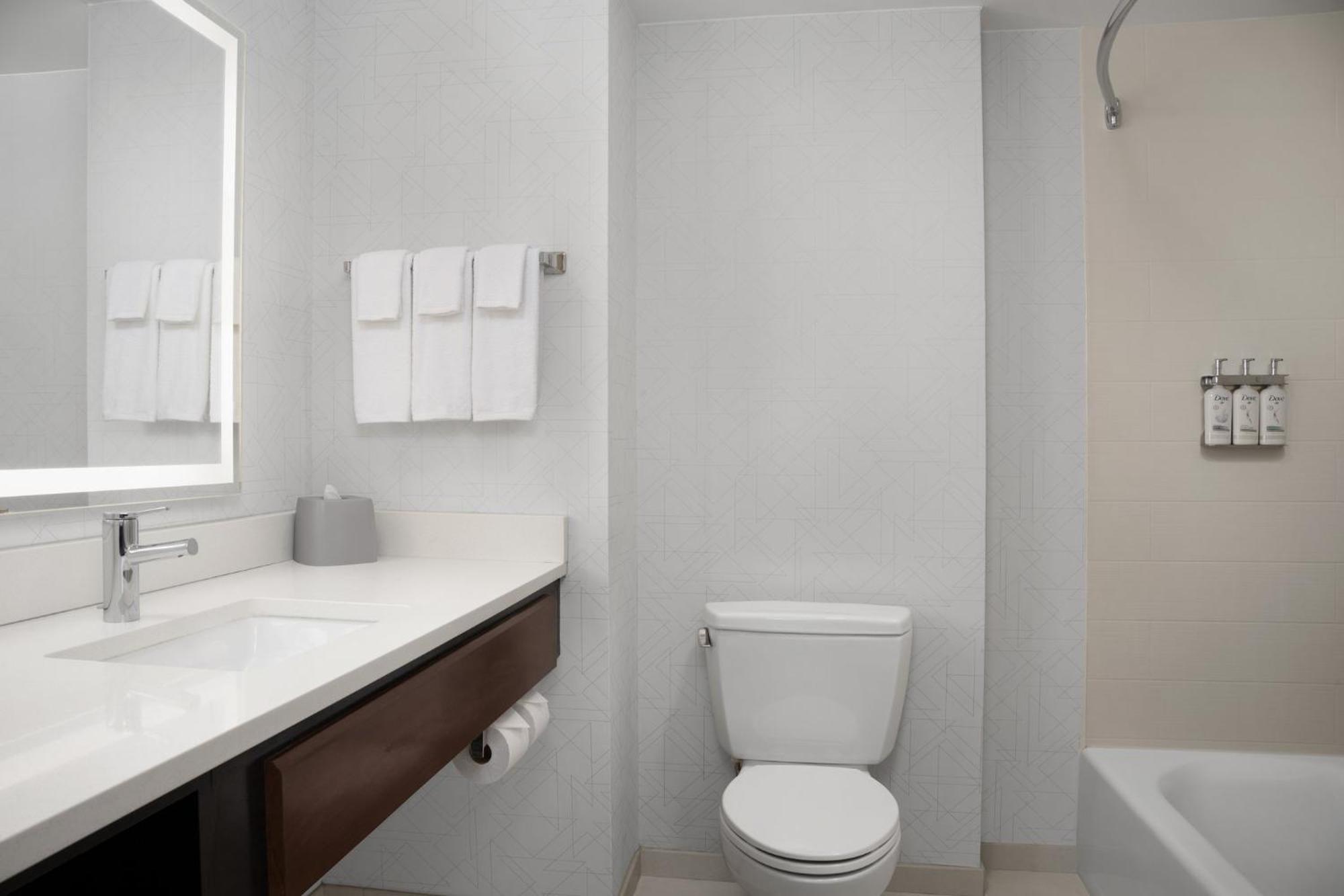 Holiday Inn Express & Suites Alexandria - Fort Belvoir By Ihg Eksteriør billede